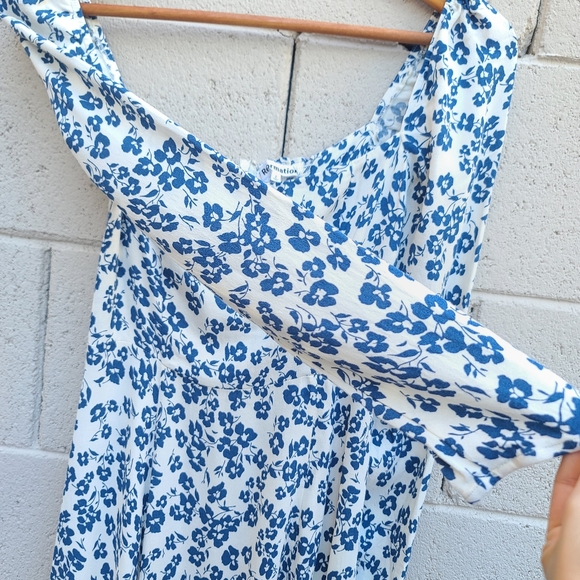 Reformation | Sigmund Floral Square Neck Long Sleeve Midi Dress in Milanesa - Picture 5 of 10